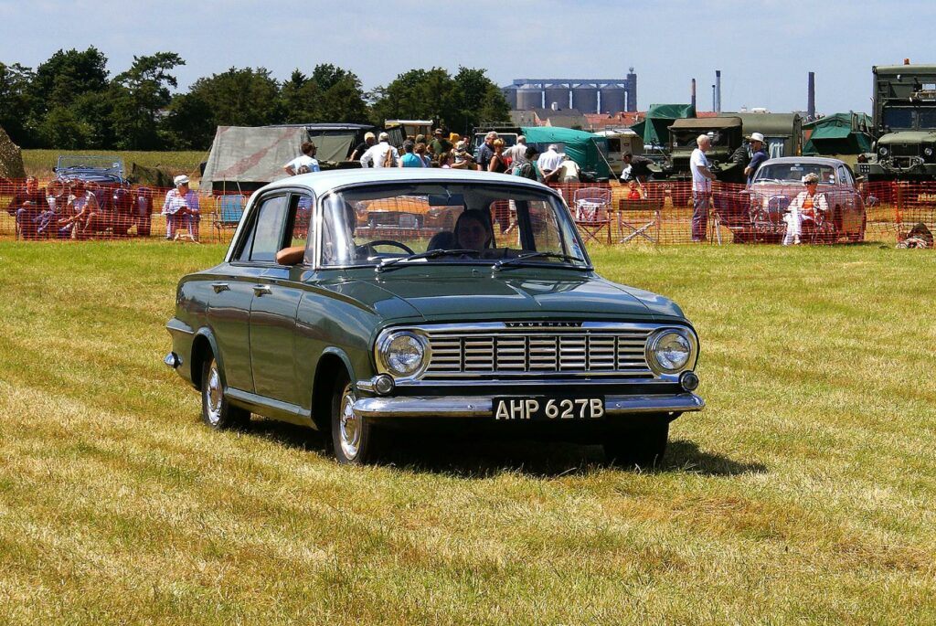 Image of Classic Car Restoration, Classic Car Restoration - File:Classic Vauxhall Un Restored (26214